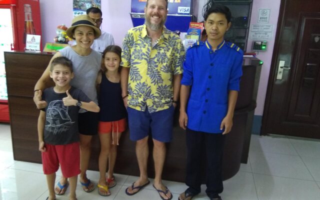 Man Shwe Li Hotel