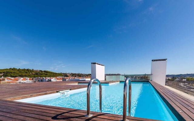 Gorgeous Apartment In Alges With Stunning Rooftop Pool