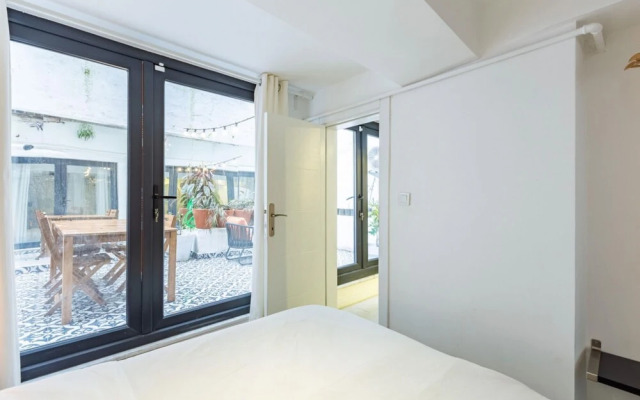 Flat 5 Min to Taksim With Backyard in Cihangir