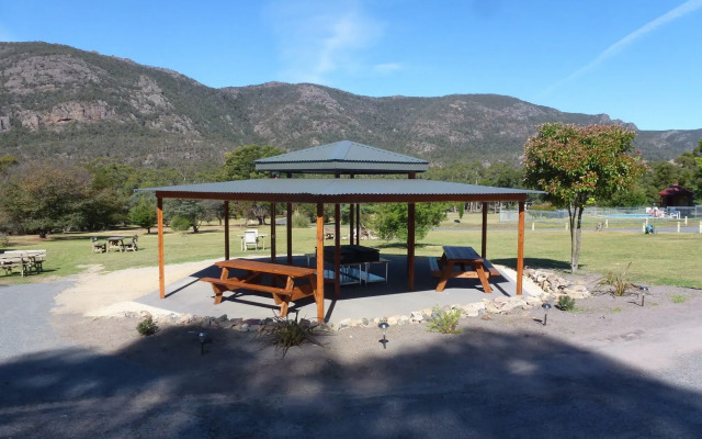 The Grampians Motel & The Views Restaurant