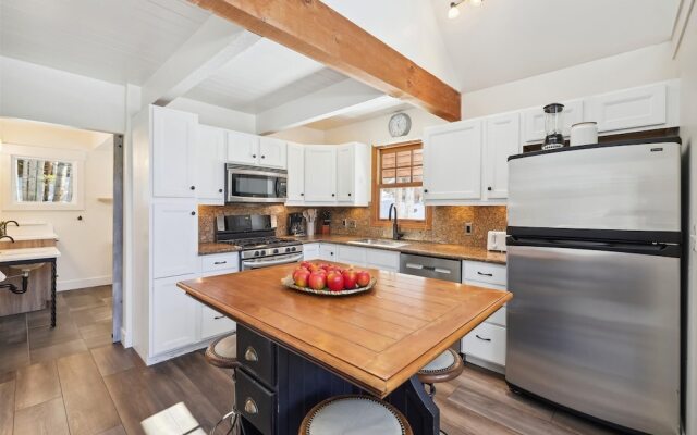 Chalet Blue 2 Bedroom Home by RedAwning