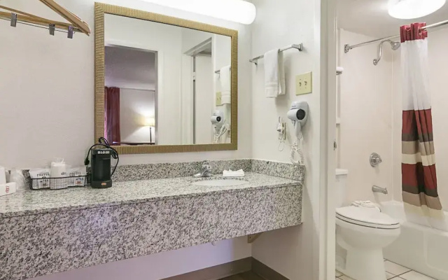 Holiday Inn Forsyth-I-75 (Exit 186)
