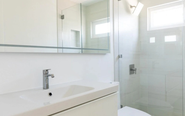 Guy St 2 - Avalon II