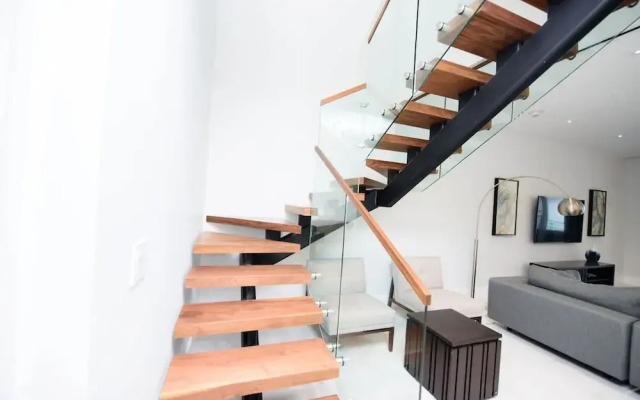 4 Bedroom Cable Beach Condo With Balcony