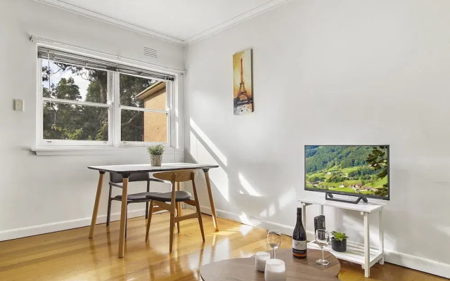 Comfy One-bedroom Unit Between City and Airport