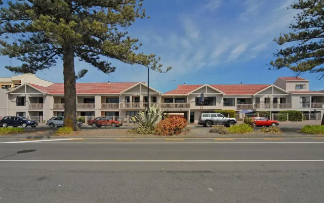 Edgewater Motor Lodge