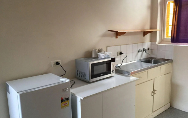 Adelaide Motel & Backpackers