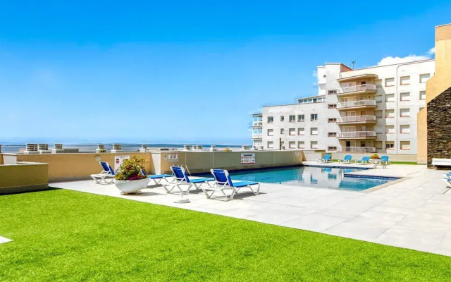 Posh Apartment Near Canyelles Petites