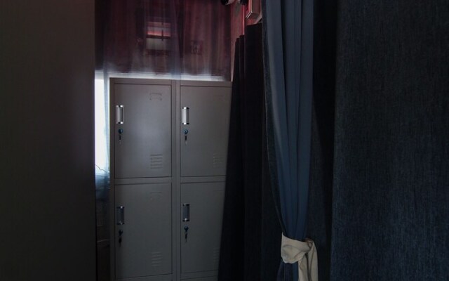 RED SUBMARINE - Hostel