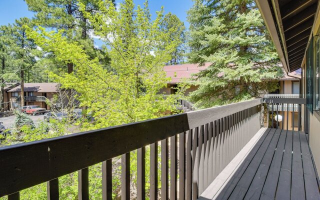 Hike & Golf: Family Home w/ Balcony in Pinetop!