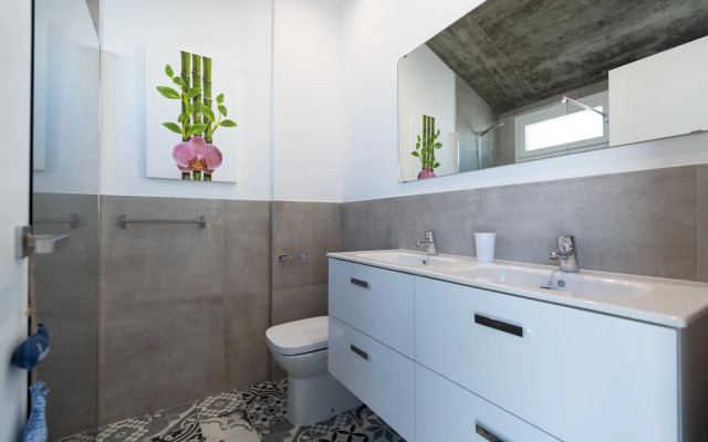 Durmiendo sobre el mar, Vivienda Los Riscos