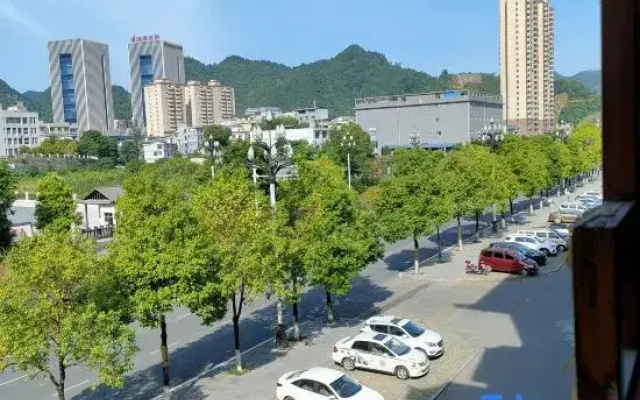 Jishou Penglai Inn