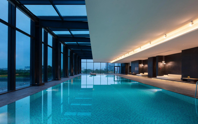 Crowne Plaza Foshan Nanhai-an IHG Hotel-Guangzhou South Railway Station Free Shuttle Bus