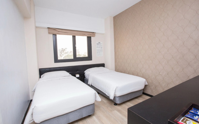 CHECK inn Express Kaohsiung Love River