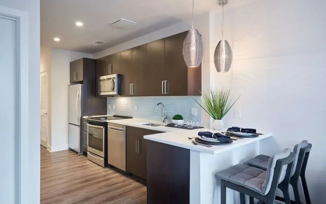 Global Luxury Suites Clarendon Metro
