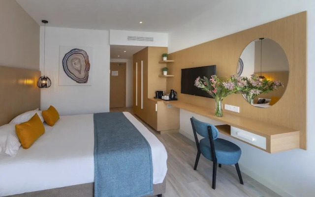 Leonardo Crystal Cove Hotel & Spa by the sea