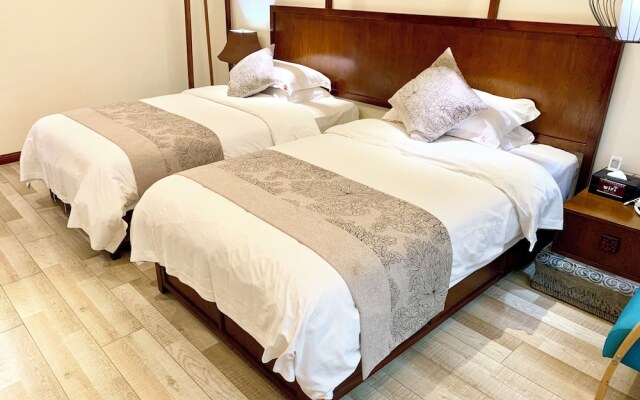 Guilin Crystal Crescent Moon Hotel