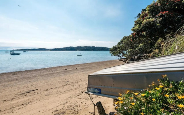 Peaceful Picnic Bay - Surfdale Holiday Home