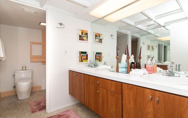 Mid Century Modern Weekly Winter Rates!