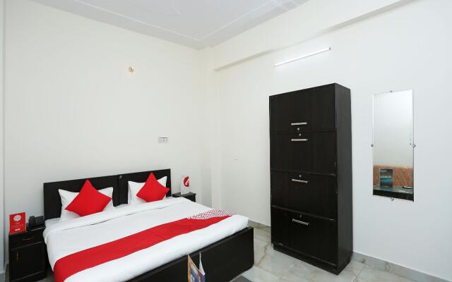 OYO 16904 Hotel Maharaja Palace