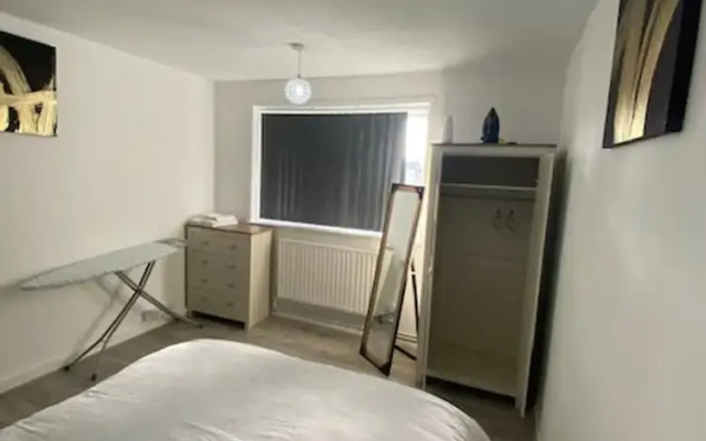 Chic City Retreat Immaculate 2 Bed Oasis in London