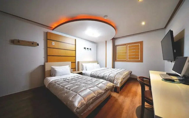 Tongyeong Omad Hotel