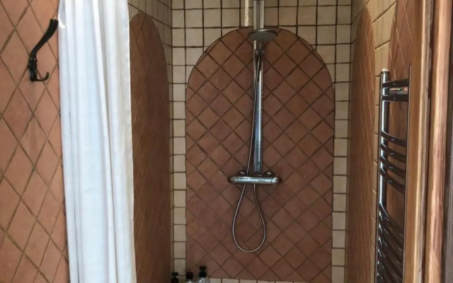 Guests house with amazing pool and sauna