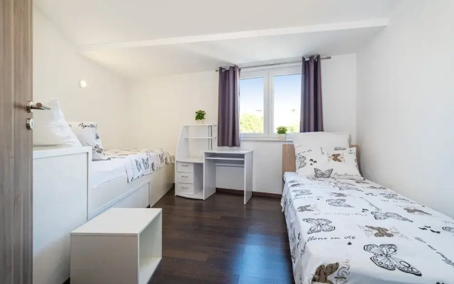 Tome - Comfortable & Modern - H