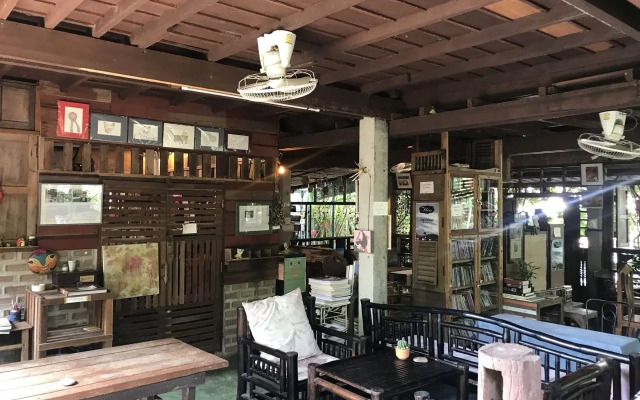Banban Nannan Library and Guesthome