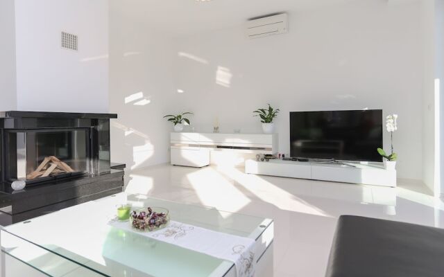 Plush Villa in Trogir With Sauna & Whirlpool