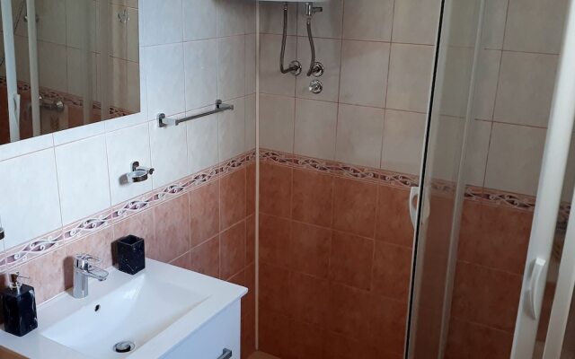 Modern Apartment in Bibinje With Pool