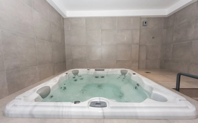 Sleek Studio in Jumeirah Village Triangle