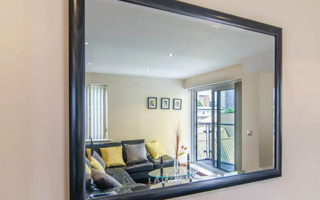 Modern 2 bed apartment in London - RGB 65388