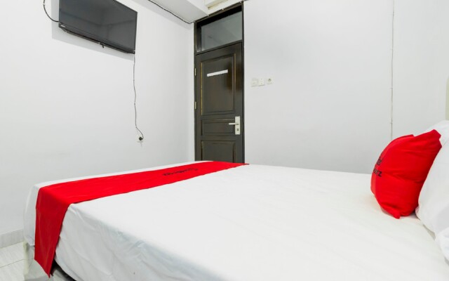 Reddoorz near Gajah Mada Plaza 2