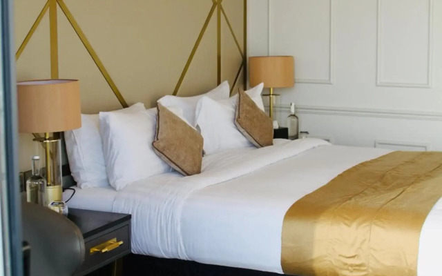 Seven Hotel