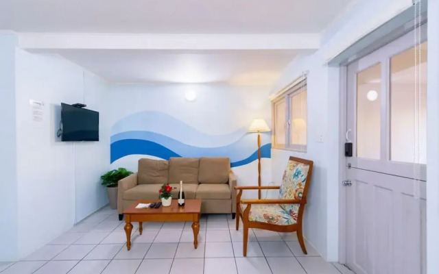 Amazing 2BR 1BA w Pool Close to the Beach BBQ