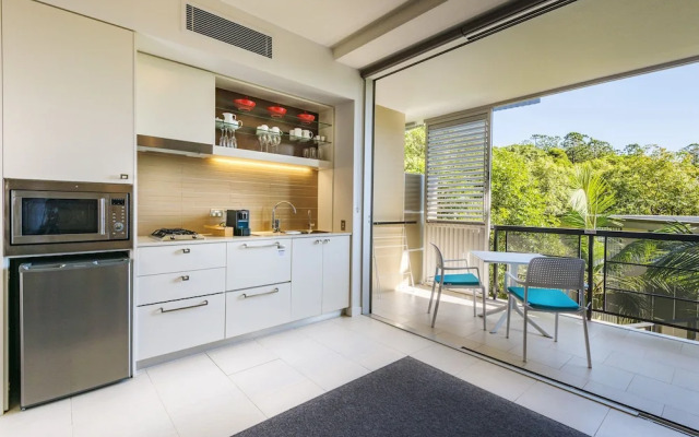 Footsteps to the Heart of Noosa and a View!