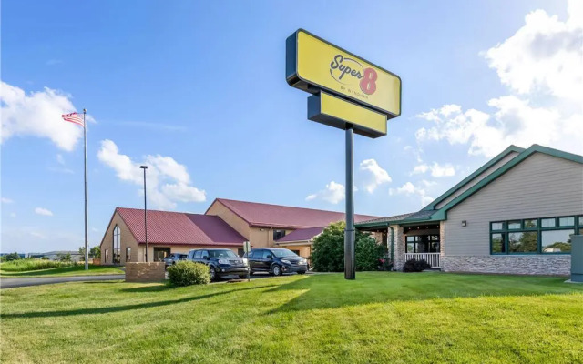 Super 8 by Wyndham Sturtevant/Racine