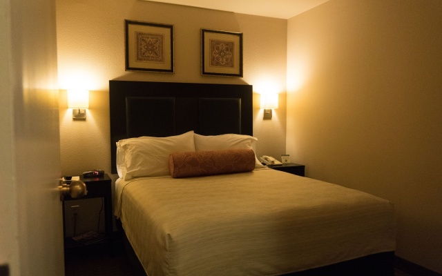 Monarch Hotel & Conference Center