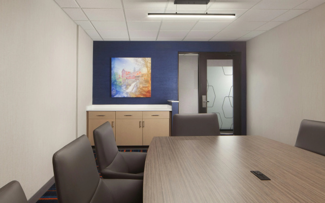 Hampton Inn & Suites Cleveland Mentor