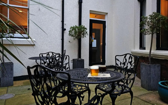 Crown Hotel Stone