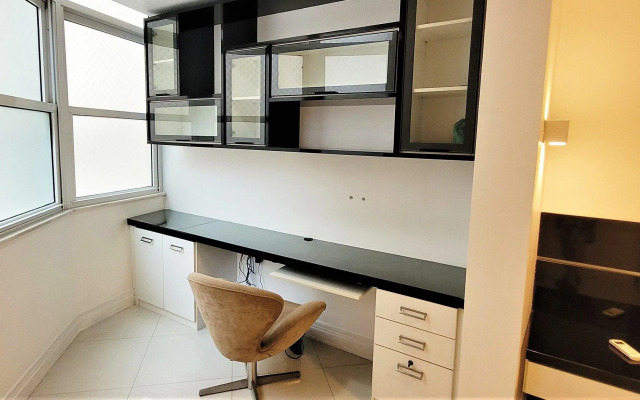 Amplo apartamento Avenida Atlantica