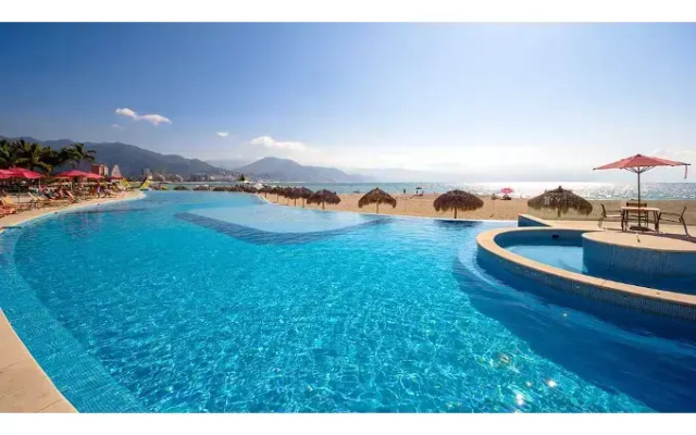 Stunning Upgraded Condo All Oceanfront