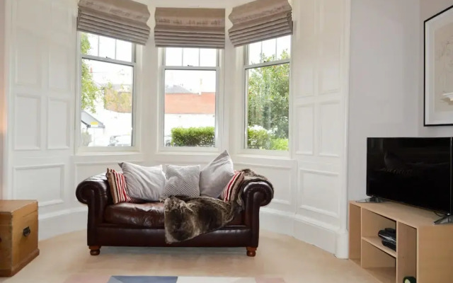 3 Bedroom Family Home With Garden