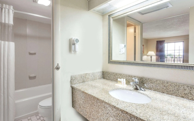 Days Inn by Wyndham Camp Springs/Andrews AFB DC Area