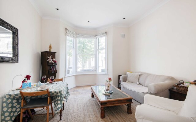 Bright Gratton Road Apartment - KV02