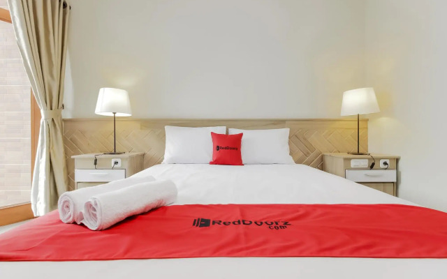 RedDoorz Premium near Ragunan Zoo 2