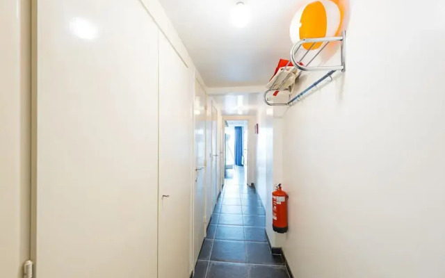 Apartment With Sun-facing Terrace