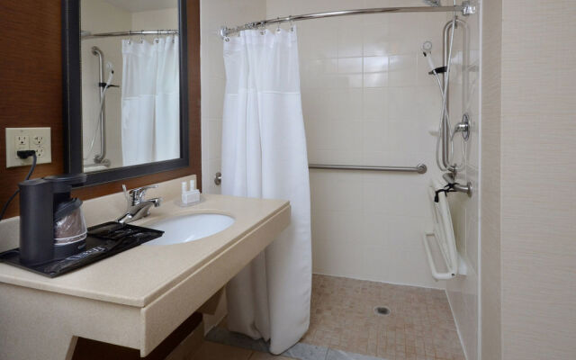 Fairfield Inn & Suites Roanoke North