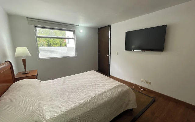 Súper Apartamento TV Wi Fi y parqueadero